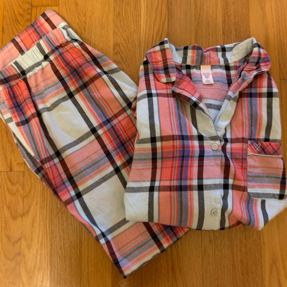 Victoria’s Secret lightweight flannel pajama set! - Picture 2 of 5